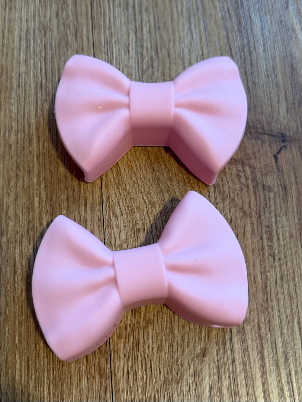 Pink Bow oven mitts by paris hilton
